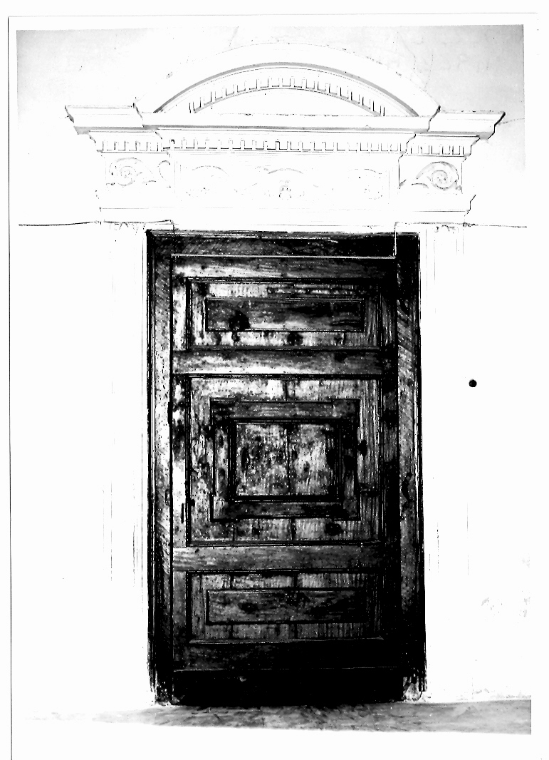 portale, coppia di Fontana Domenico (attribuito), Bernasconi Lorenzo (attribuito) (sec. XVIII)