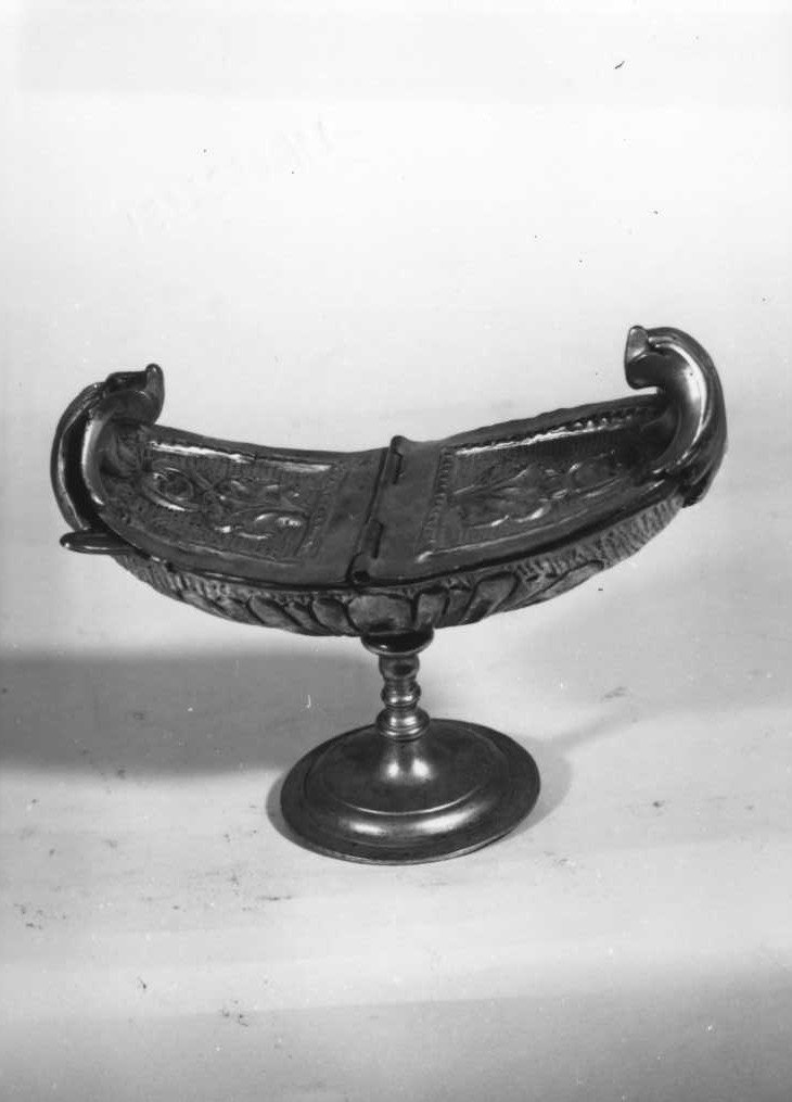 navicella portaincenso - a doppia valva - bottega marchigiana (fine/inizio secc. XVII/ XVIII)