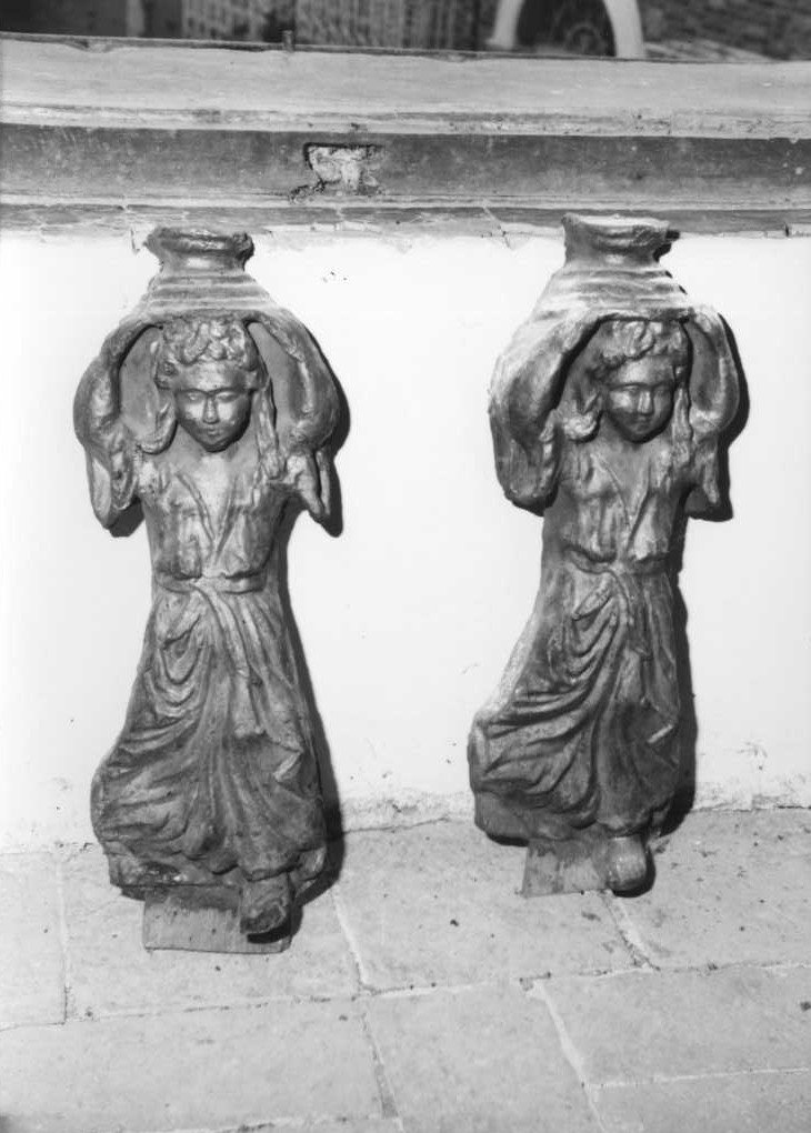 cariatidi (scultura, coppia) - bottega marchigiana (sec. XVII)