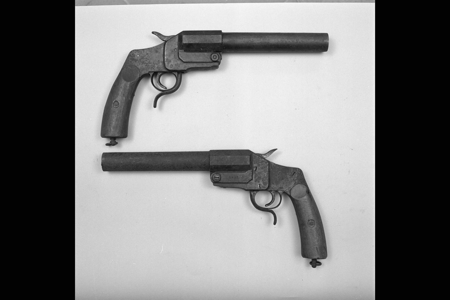 pistola - produzione Europa centrale (sec. XX)