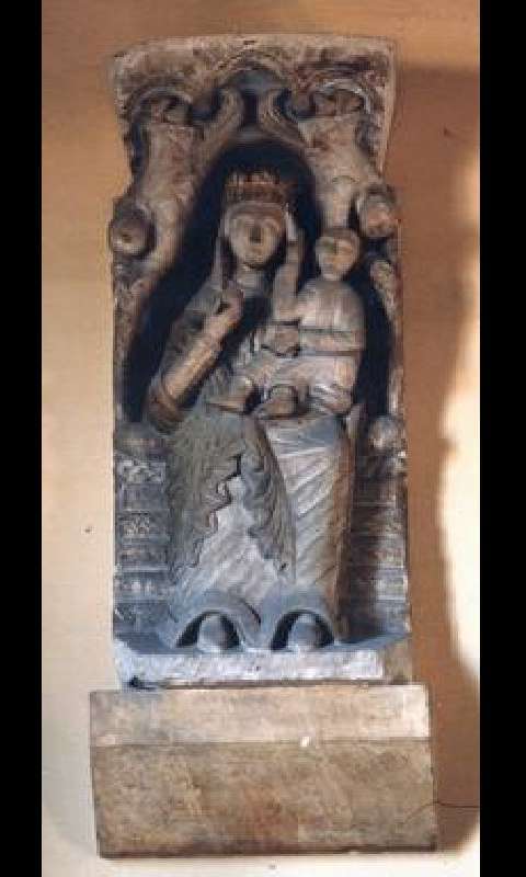 Madonna con Bambino e angeli (statua) - manifattura Italia centrale (prima metà sec. XIII)
