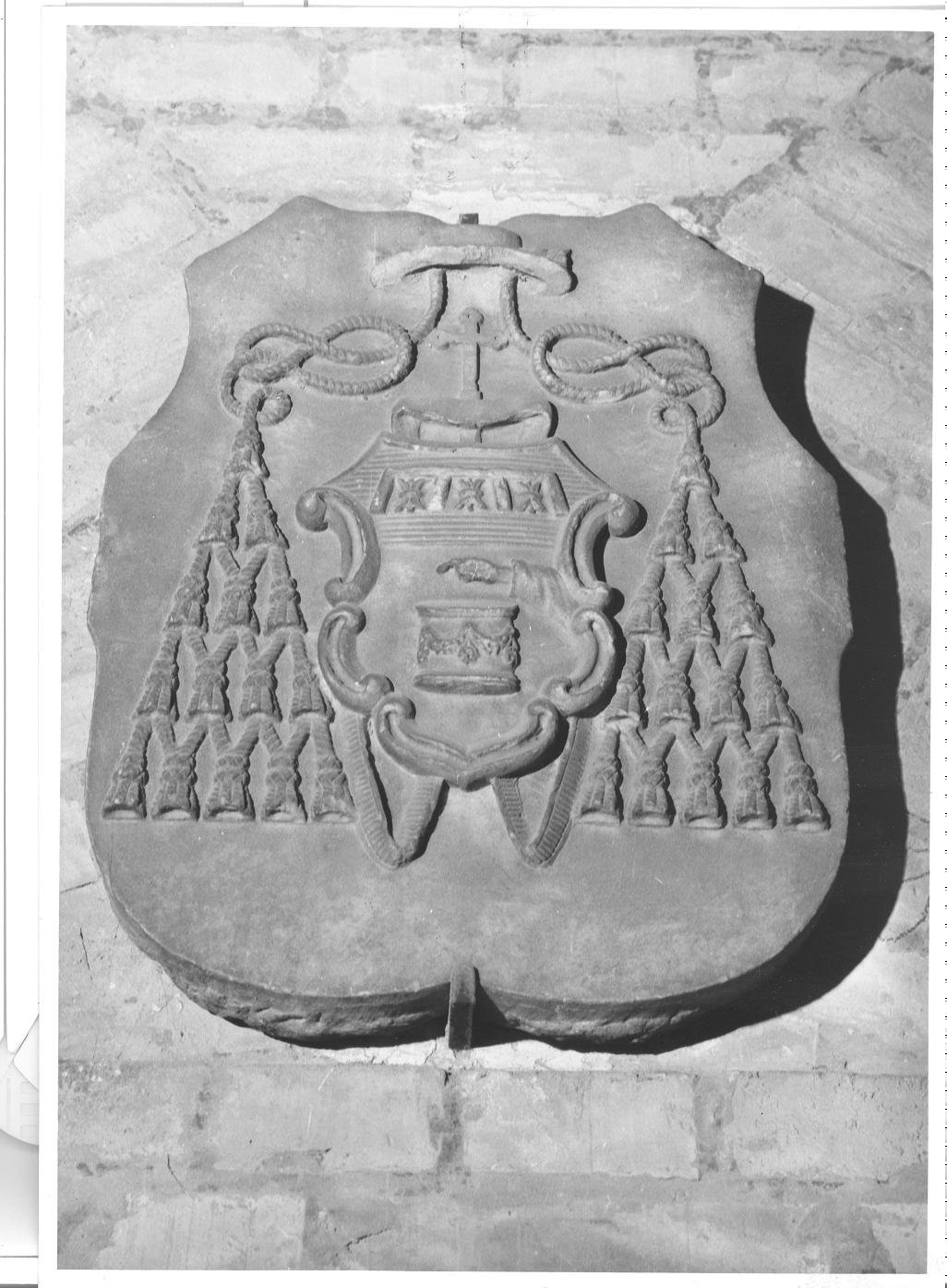 stemma del vescovo Achille Manera (rilievo) - bottega marchigiana (sec. XIX)