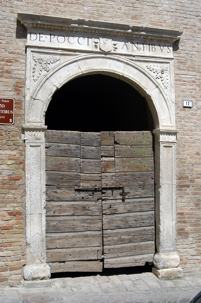 portale - bottega marchigiana (seconda metà sec. XV)