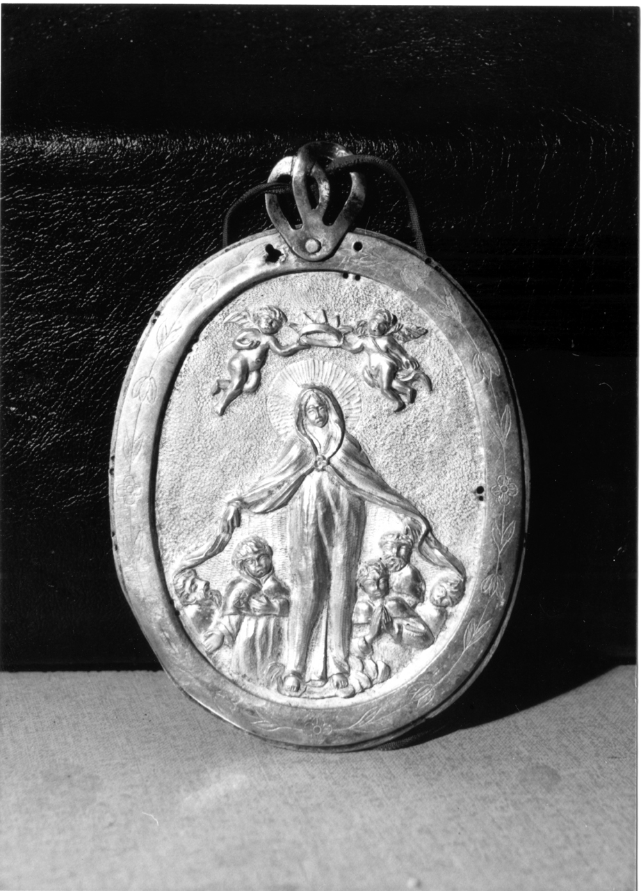 Madonna della Misericordia (medaglia, serie) - bottega marchigiana (sec. XVIII)