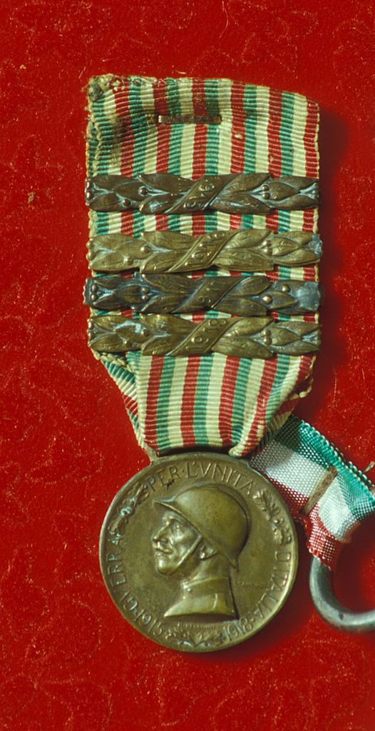 figura maschile (medaglia) - produzione romana (sec. XX)