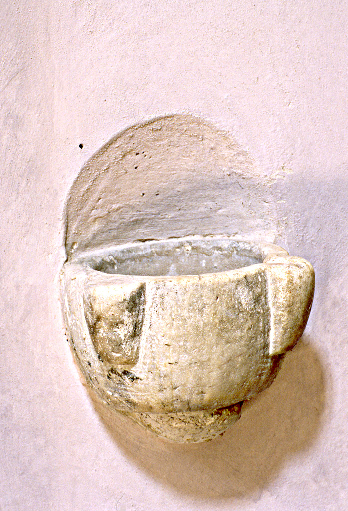 acquasantiera - bottega marchigiana (sec. XV)
