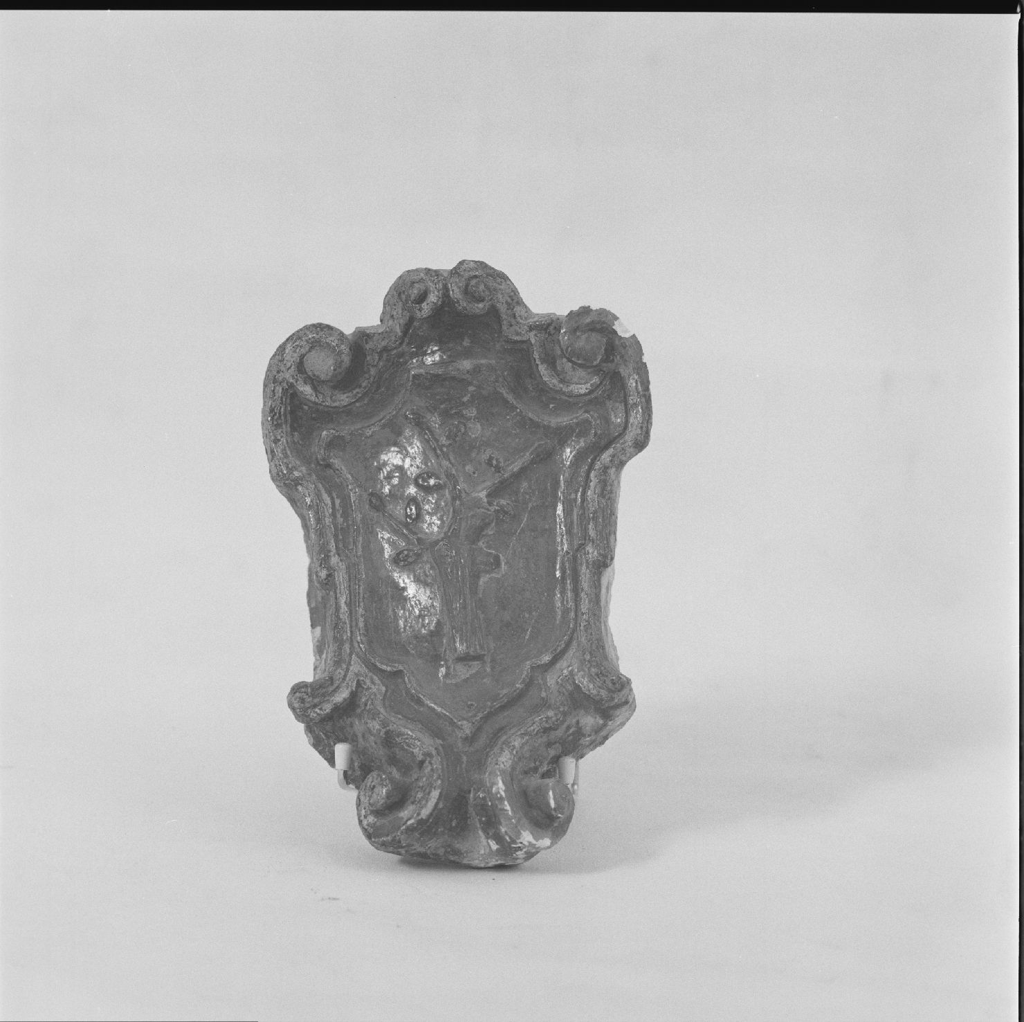 stemma gentilizio della famiglia Valentini ? (rilievo) - ambito marchigiano (sec. XVIII)