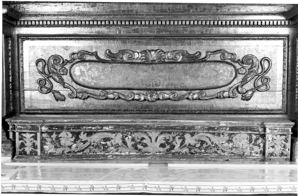 gradino d'altare, elemento d'insieme - bottega marchigiana (fine/inizio secc. XVII/ XVIII)