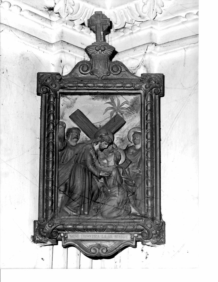 stazione IV: Gesù incontra la Madonna (rilievo, elemento d'insieme) - bottega italiana (primo quarto sec. XX)