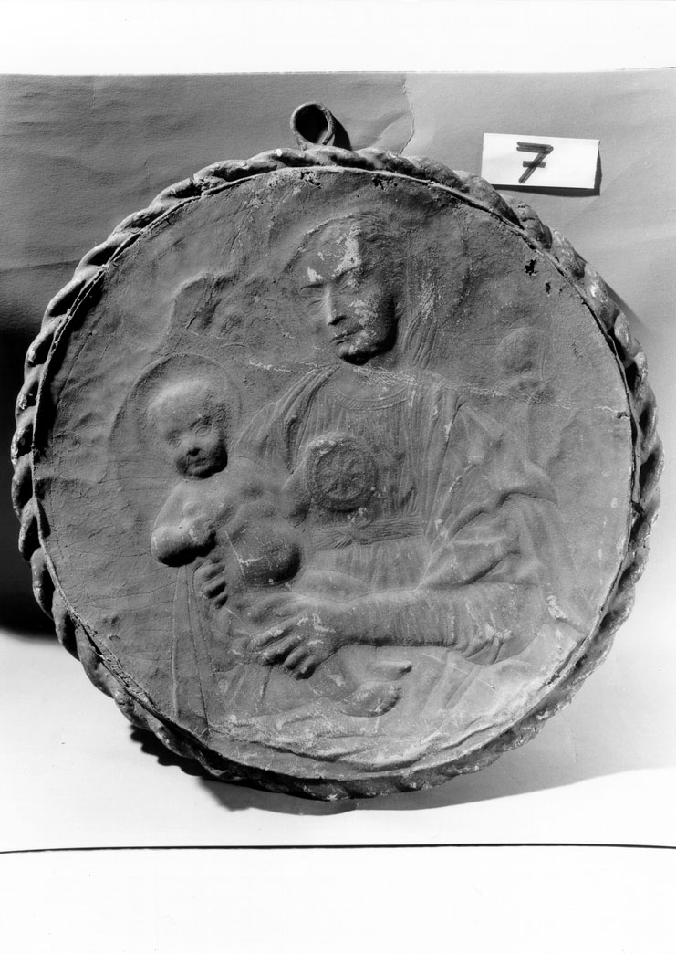 Madonna con Bambino (rilievo) di Fiamberti Tommaso (cerchia) (primo quarto sec. XVI)