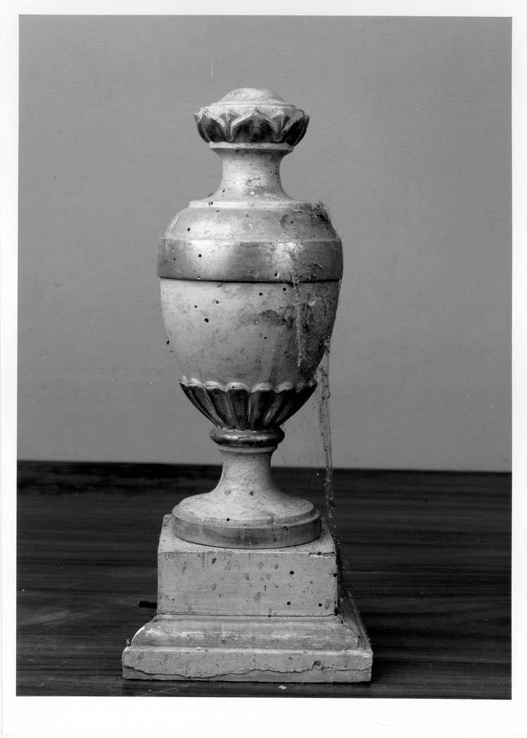 vaso d'altare con composizione floreale - bottega marchigiana (fine/inizio secc. XVIII/ XIX)