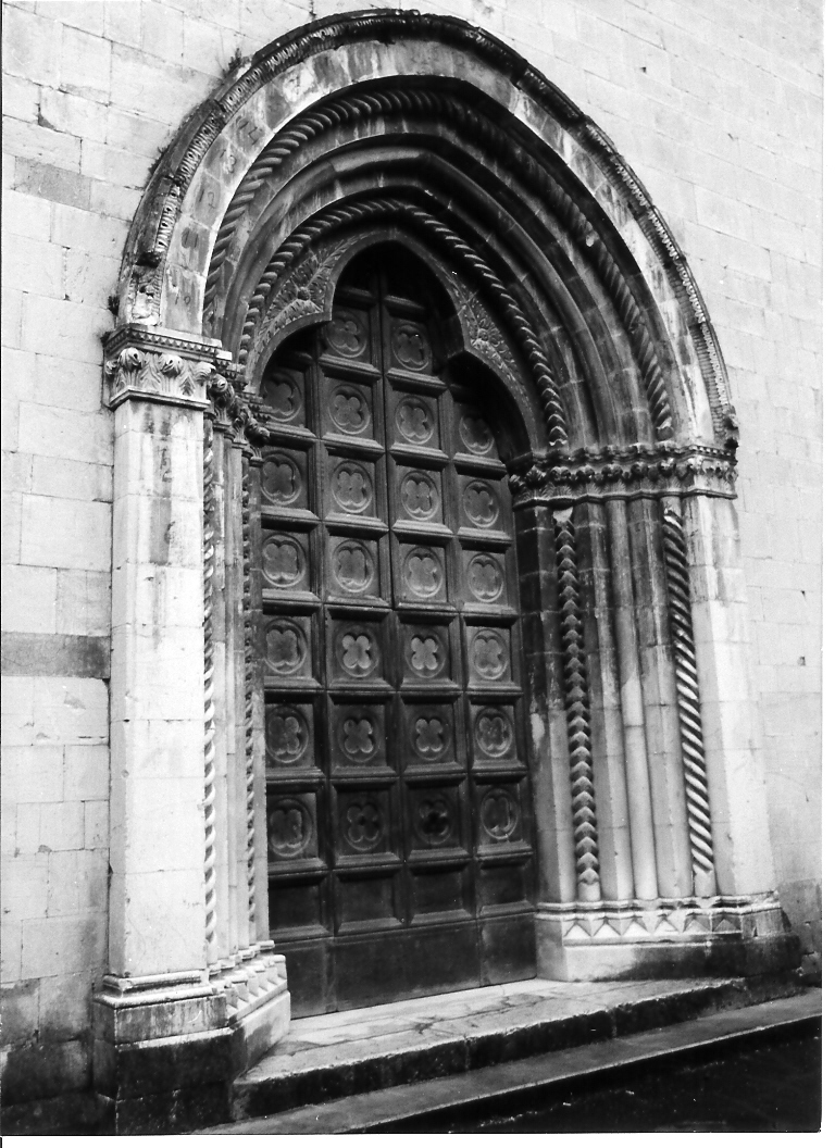 portale - a sesto acuto - bottega marchigiana (sec. XIV)