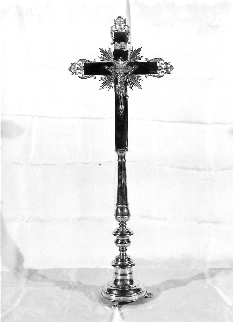 croce d'altare - bottega marchigiana (prima metà sec. XX)
