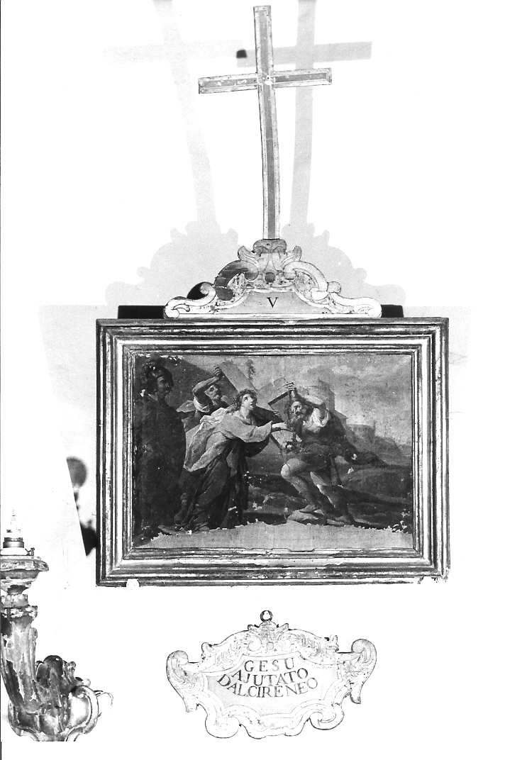 stazione V: Gesù aiutato da Simone il Cireneo a portare la croce (Via Crucis, elemento d'insieme) - ambito marchigiano (sec. XVII)