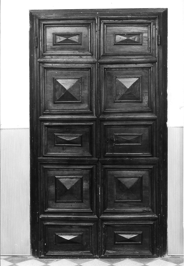 porta - a due battenti - bottega marchigiana (sec. XVII)