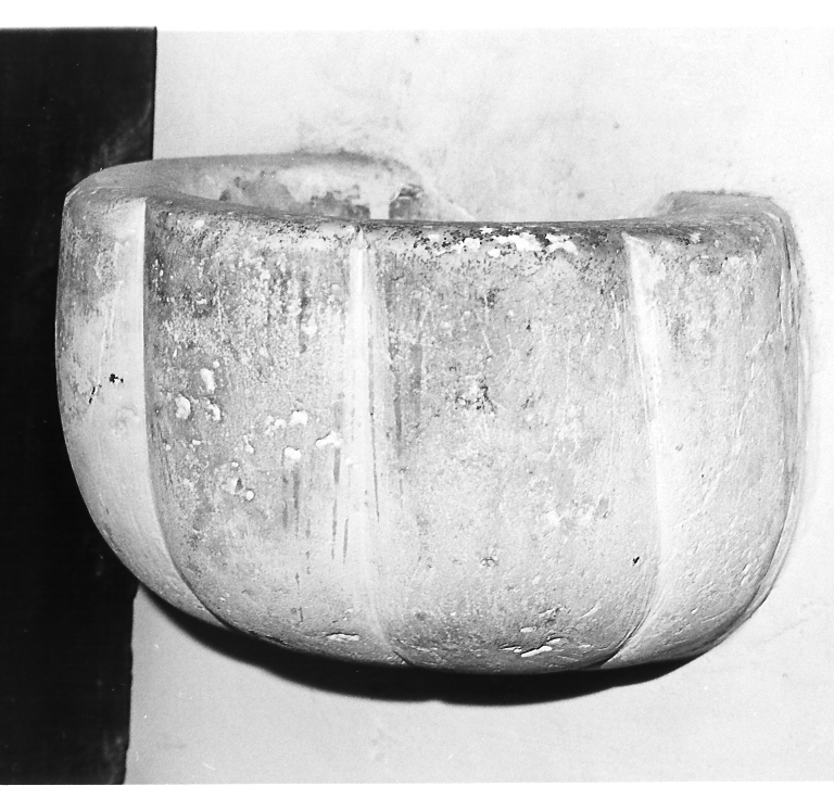 acquasantiera da parete - bottega marchigiana (seconda metà sec. XVIII)