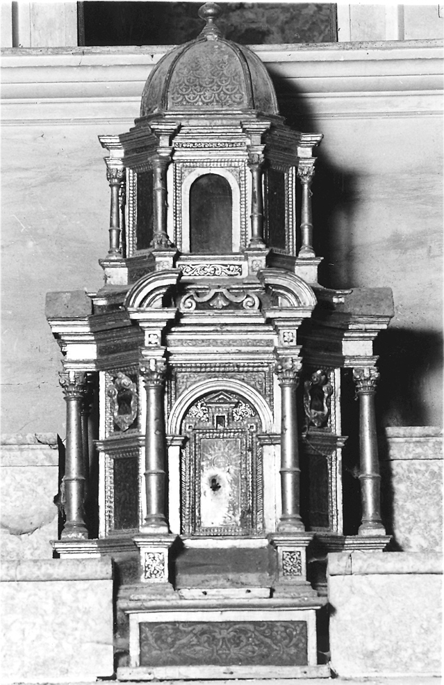 tabernacolo - a tempietto - bottega Italia centrale (seconda metà sec. XVI)