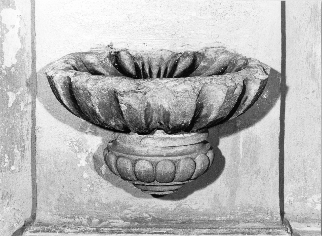 acquasantiera da parete, serie - bottega marchigiana (sec. XVIII)