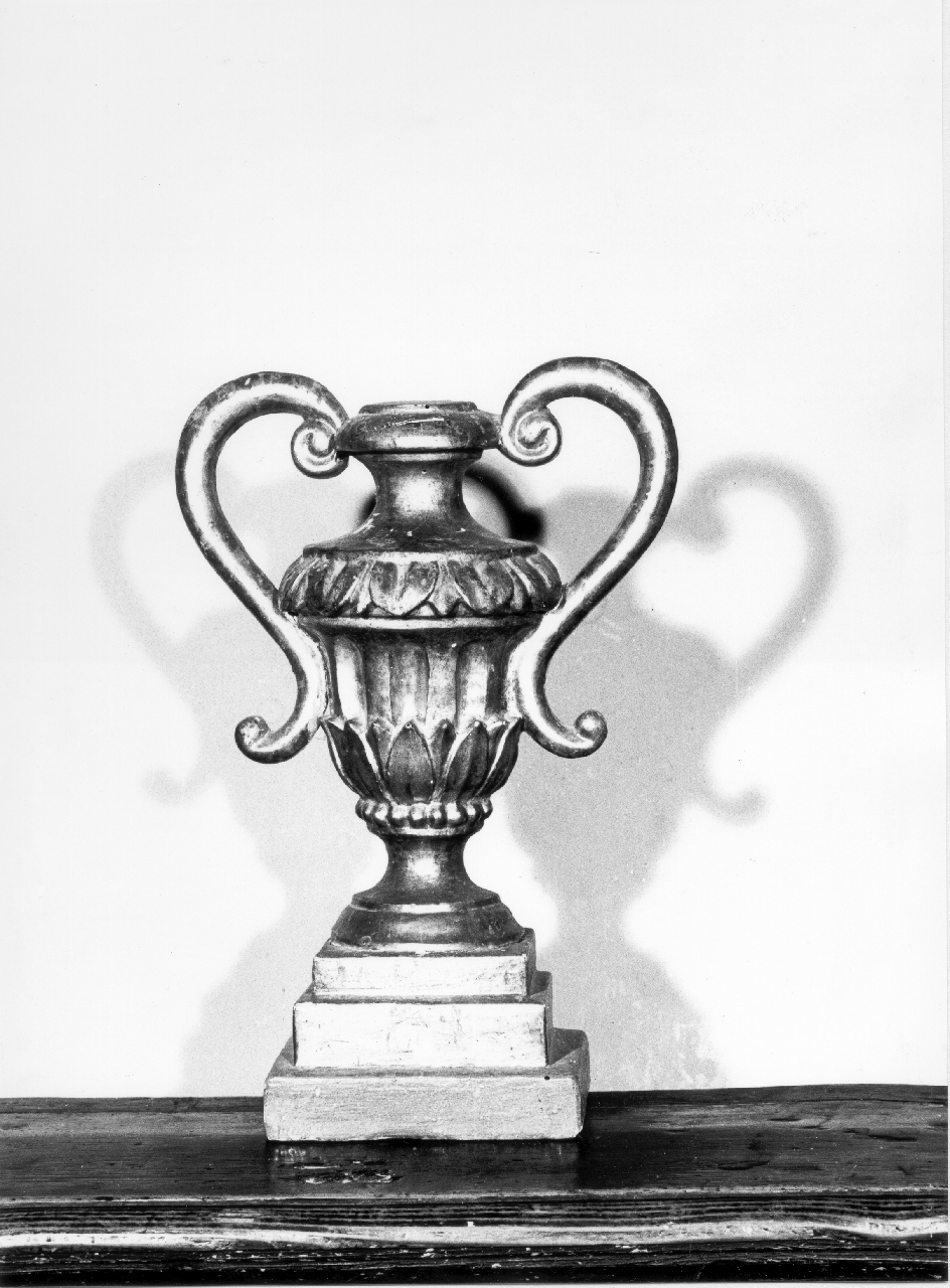 vaso d'altare con composizione floreale - bottega marchigiana (secc. XVIII/ XIX)