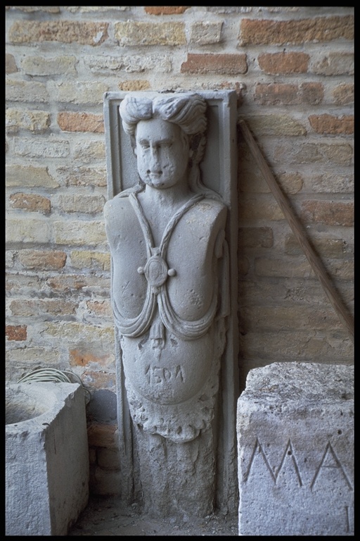 cariatide (rilievo) - bottega Italia centrale (sec. XVI)