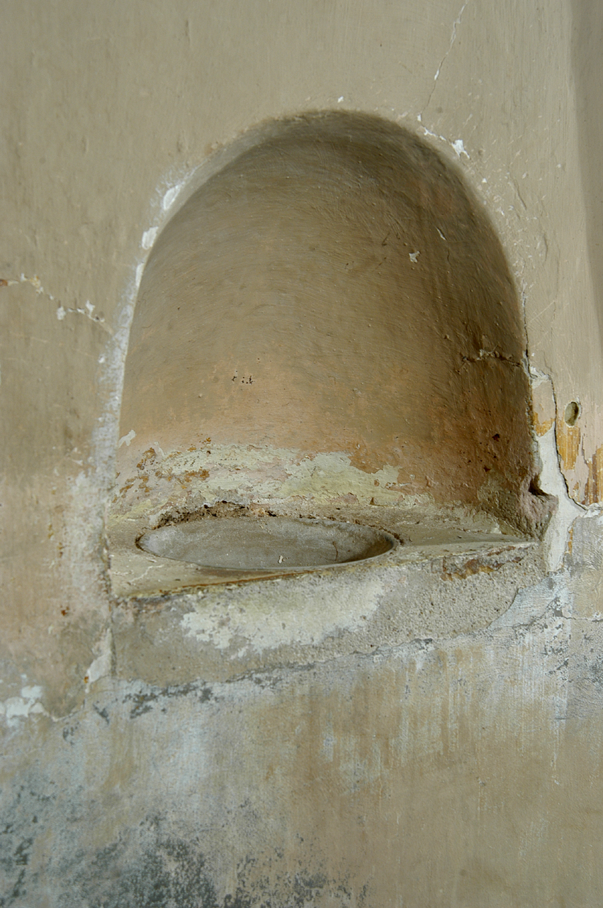 acquasantiera da parete - manifattura marchigiana (prima metà sec. XX)