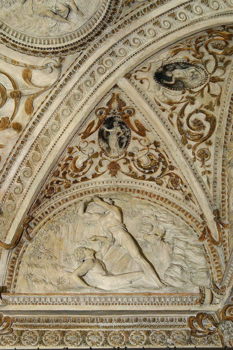 Ercole e Caco (decorazione plastica) di Brandani Federico (sec. XVI)