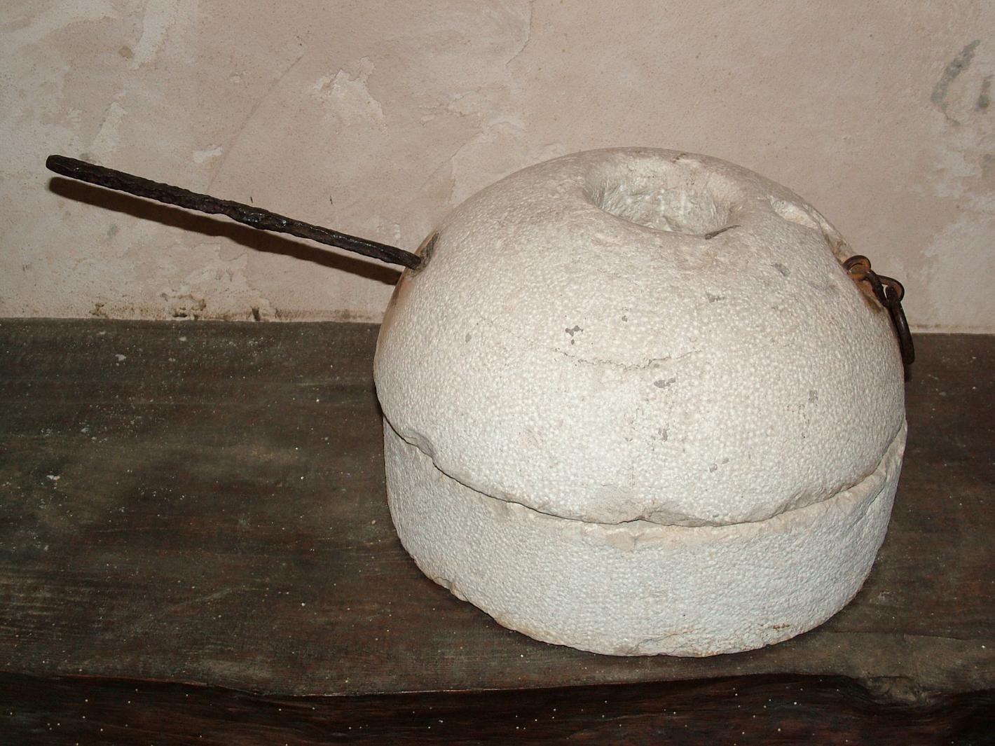 macina per cereali - bottega marchigiana (secc. XIX/ XX)