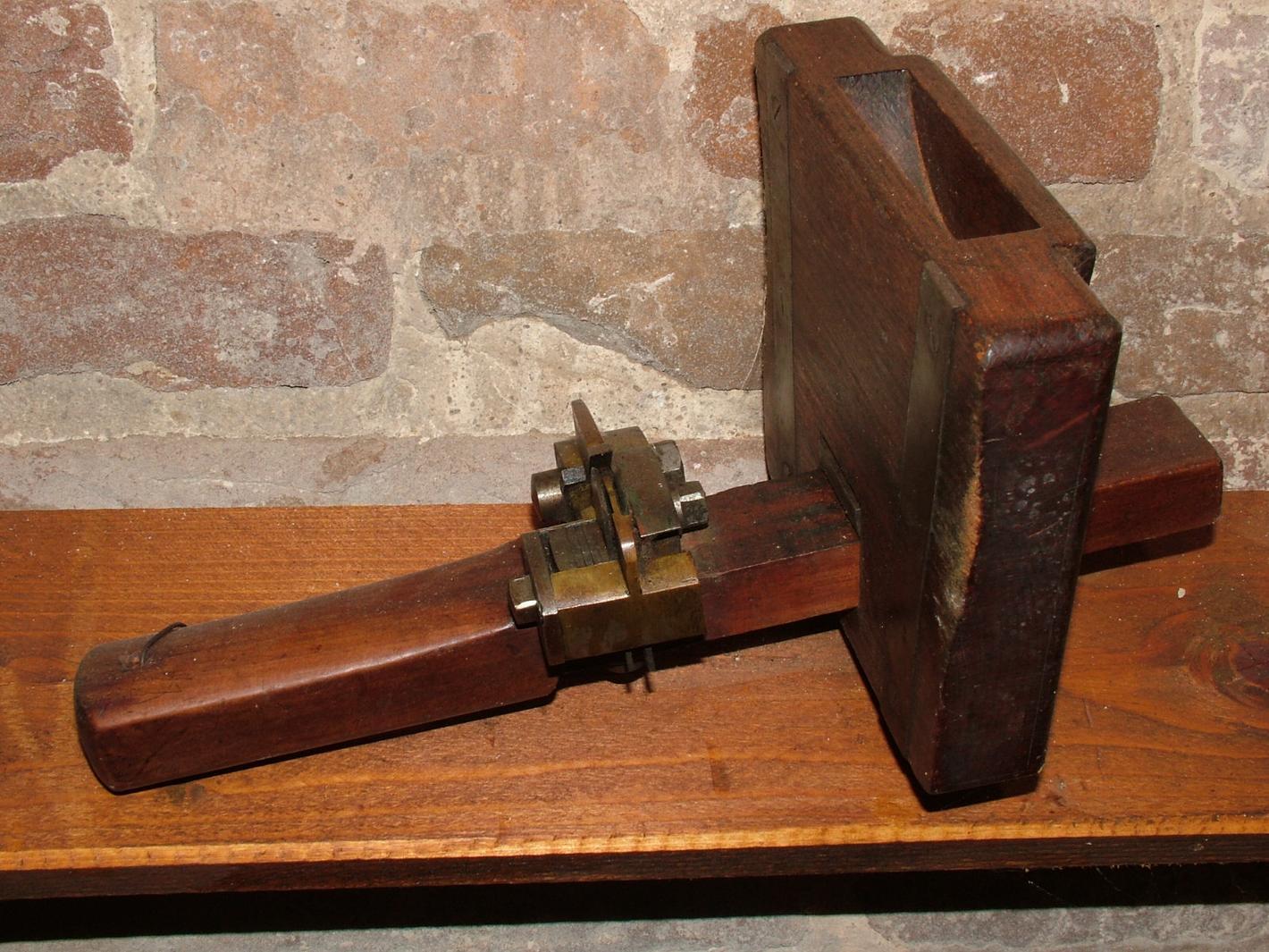 caprugginatoio - bottega marchigiana (secc. XIX/ XX)