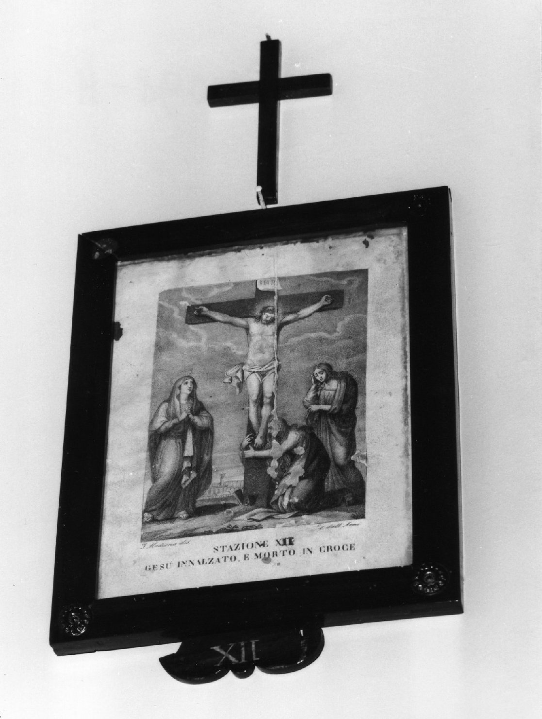 stazione XII: Gesù innalzato e morto in croce (stampa, elemento d'insieme) di Madiona I (inizio sec. XIX)