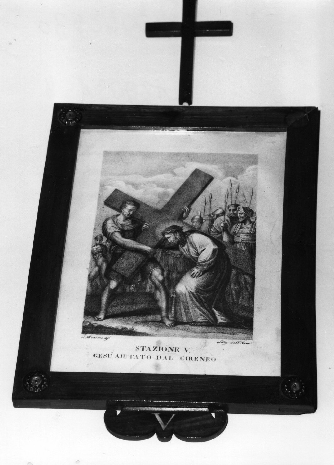 stazione V: Gesù aiutato da Simone il Cireneo a portare la croce (stampa, elemento d'insieme) di Madiona I (inizio sec. XIX)