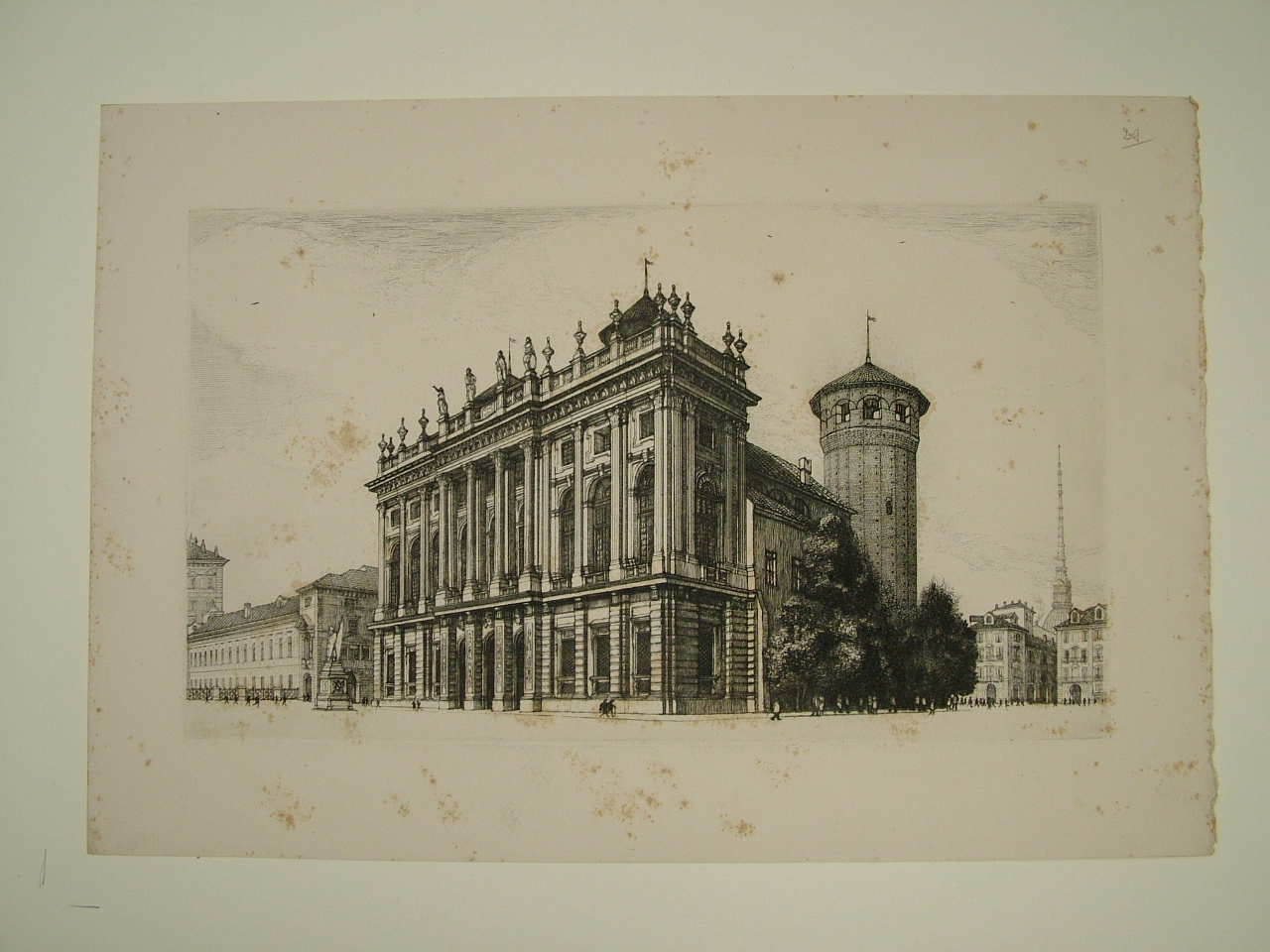 Palazzo Madama a Torino, veduta di un palazzo (stampa) di Carbonati Antonio (attribuito) (secondo quarto sec. XX)