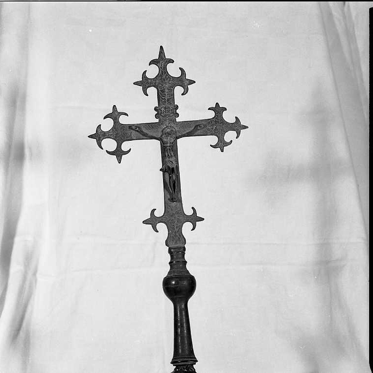 croce processionale - bottega marchigiana (primo quarto sec. XX)