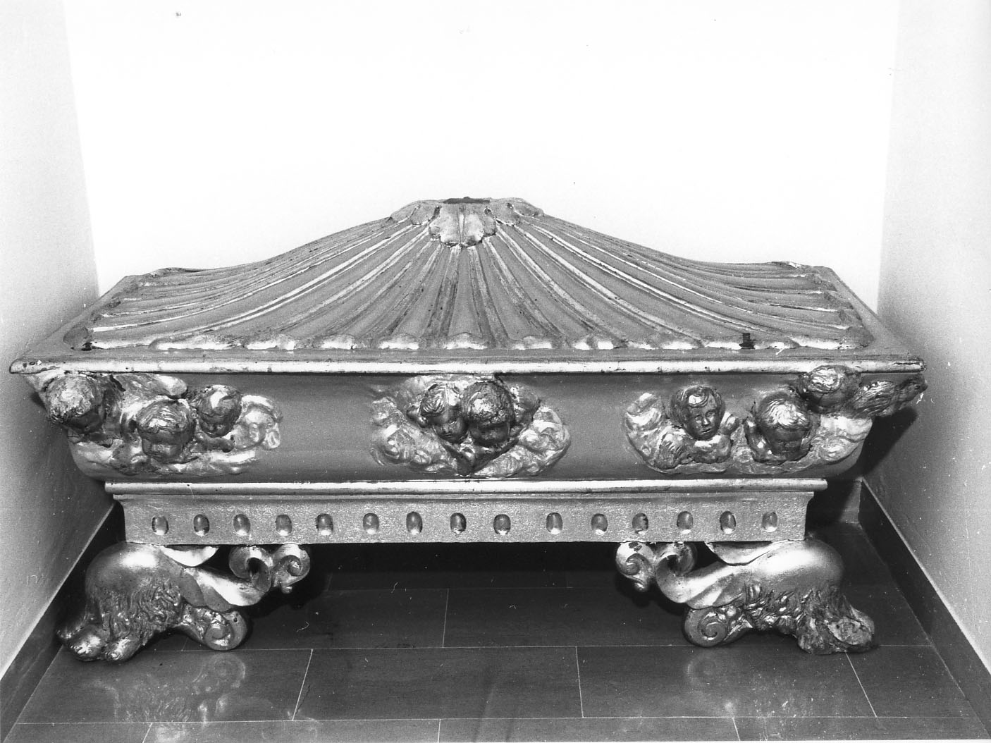 sarcofago - bottega marchigiana (secc. XVIII/ XIX)