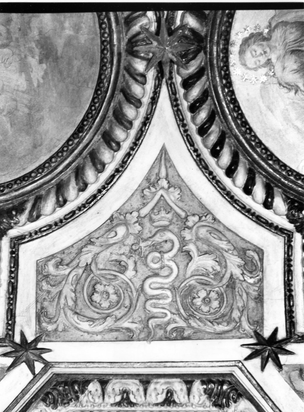 motivo decorativo fitomorfo con serpente (rilievo, coppia) - bottega marchigiana (sec. XVII)