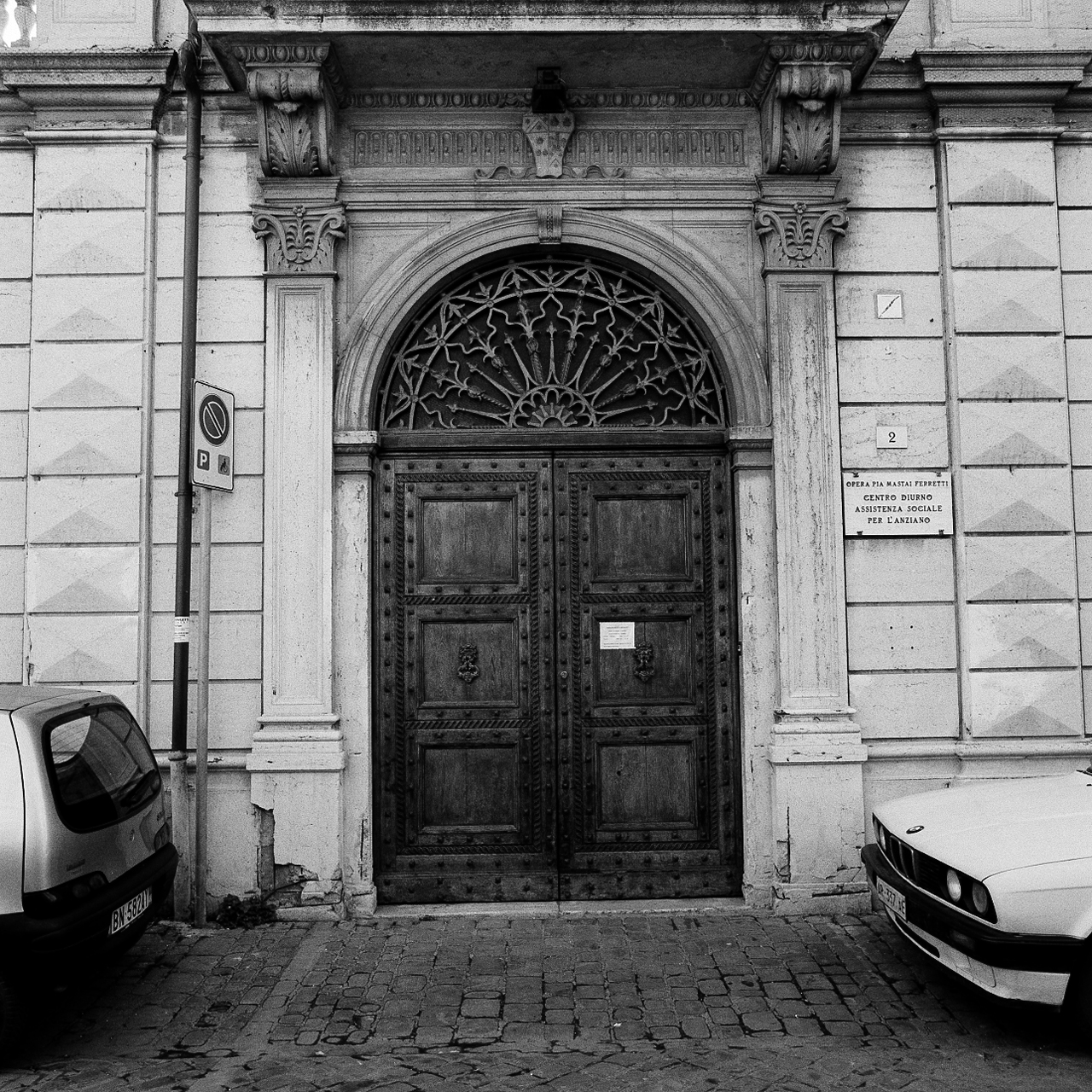 mostra di porta, elemento d'insieme - bottega marchigiana (ultimo quarto sec. XVIII)