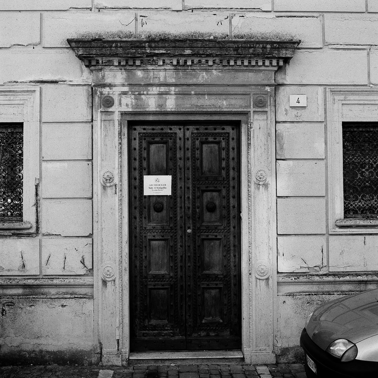 mostra di porta, elemento d'insieme - bottega marchigiana (ultimo quarto sec. XVIII)