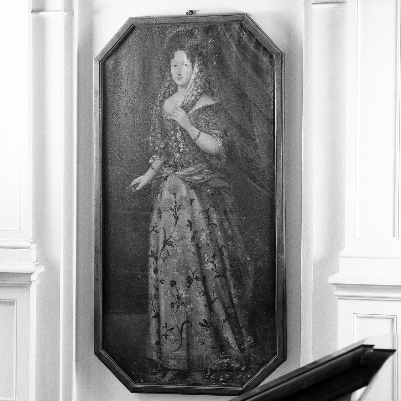 ritratto di donna con abito a fiori (dipinto, elemento d'insieme) - ambito marchigiano (ultimo quarto sec. XVIII)