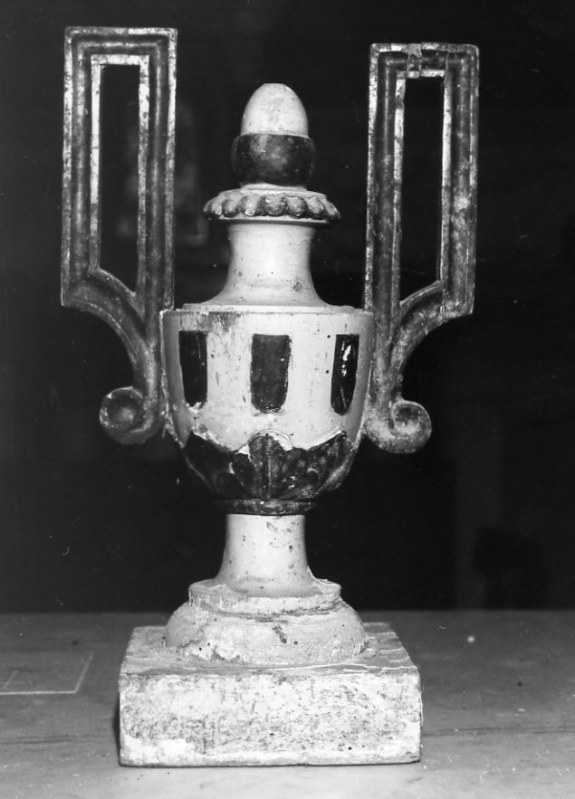 vaso d'altare con composizione floreale, coppia - bottega marchigiana (secc. XVIII/ XIX)