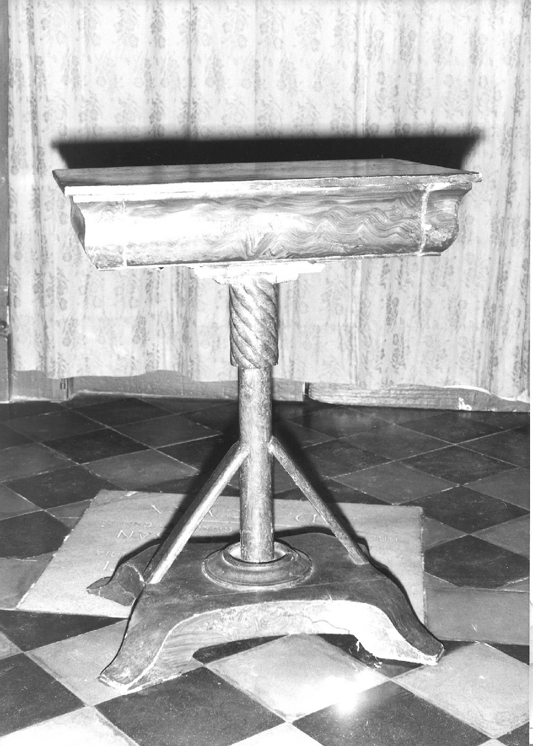 tavolino - bottega marchigiana (inizio sec. XX)