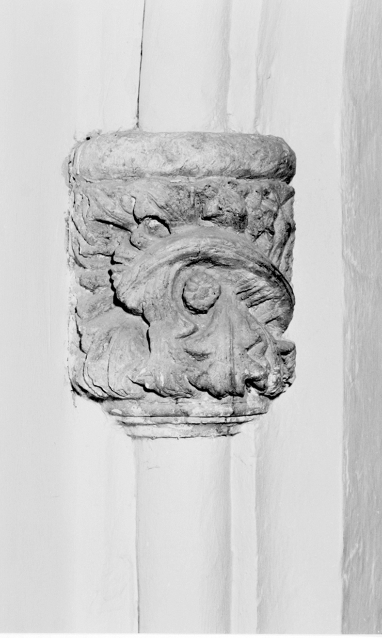 capitello di colonnina, complesso decorativo - bottega sarda (seconda metà sec. XVI)