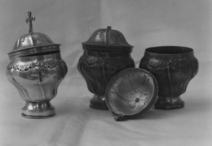vasetti per oli santi, elemento d'insieme - bottega genovese (sec. XVIII)
