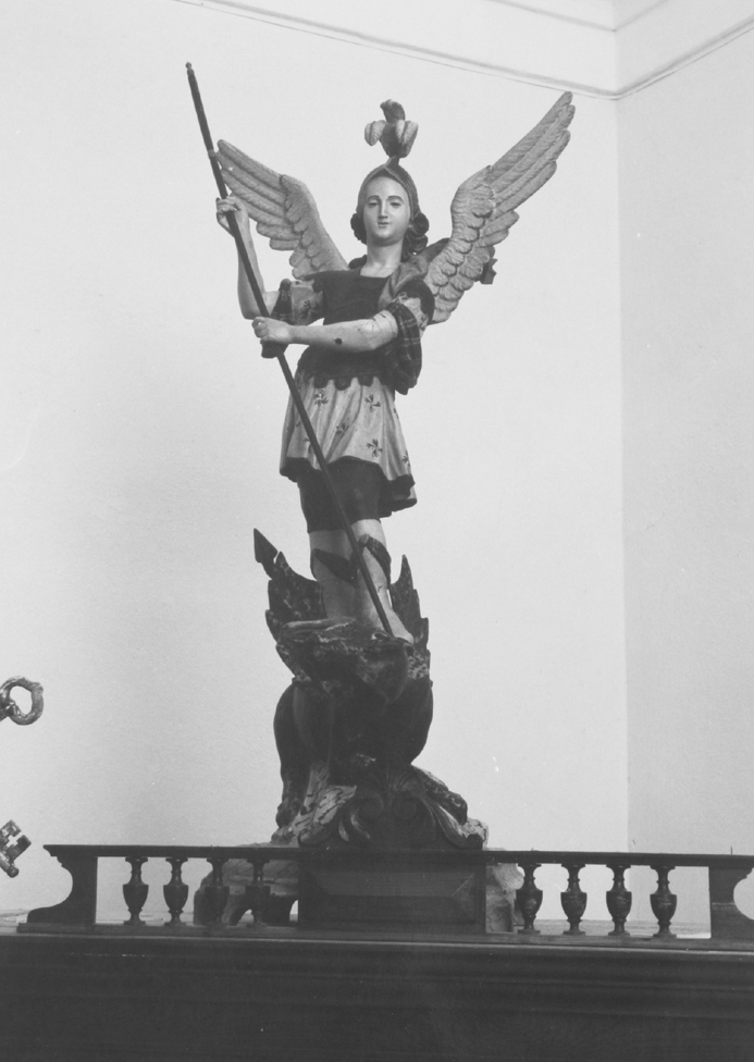 San Michele Arcangelo combatte Satana (statua) - bottega napoletana (sec. XVIII)