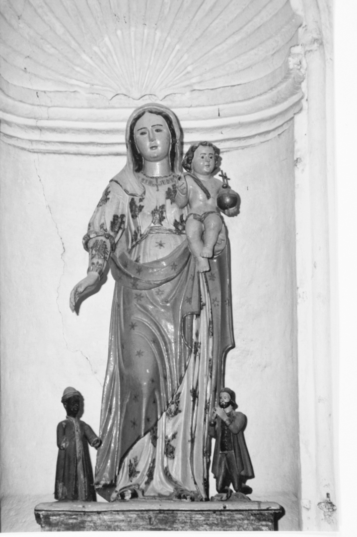 Madonna d'Itria, Madonna con Bambino e altri personaggi (statua) - bottega sarda (secc. XVII/ XVIII)