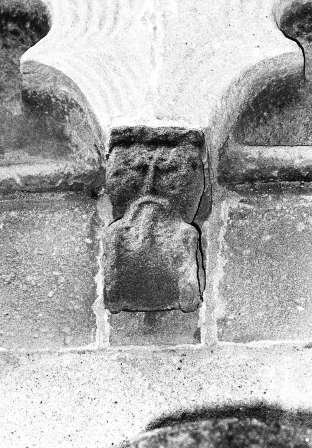 figura antropomorfa (mensola architettonica) - bottega araba, bottega lombarda (sec. XIII)