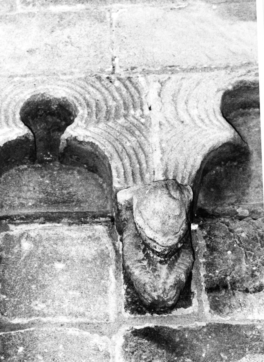 figura antropomorfa (mensola architettonica) - bottega araba, bottega lombarda (sec. XIII)