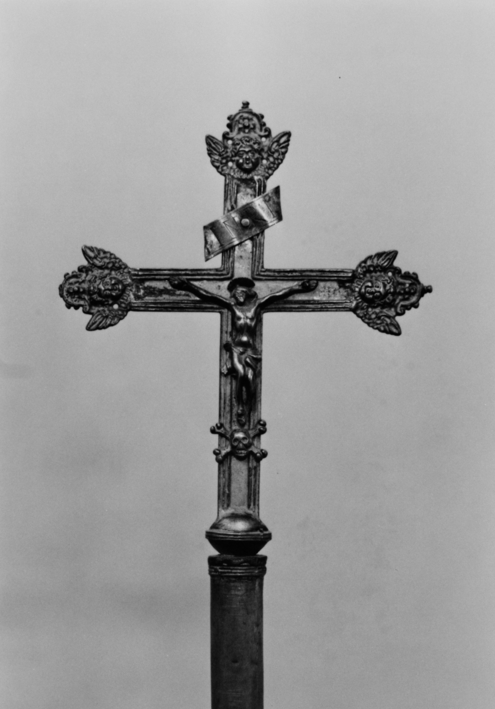 croce di confraternita, coppia - bottega sarda (terzo quarto sec. XVII)