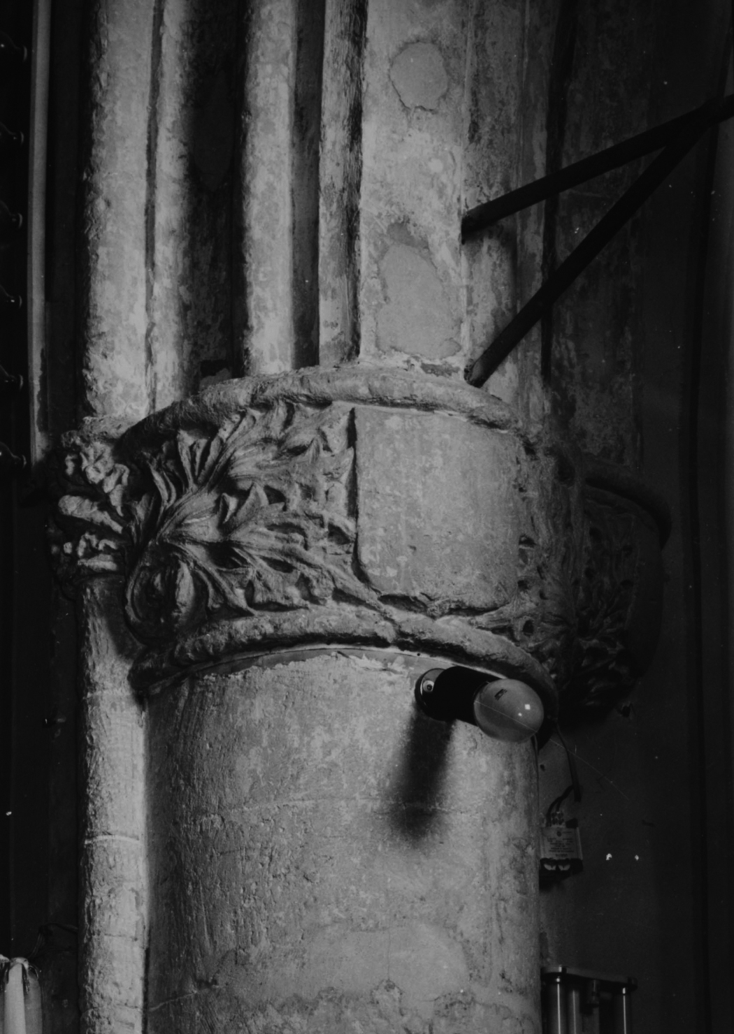 capitello di colonna, complesso decorativo - bottega sarda (ultimo quarto sec. XVI)