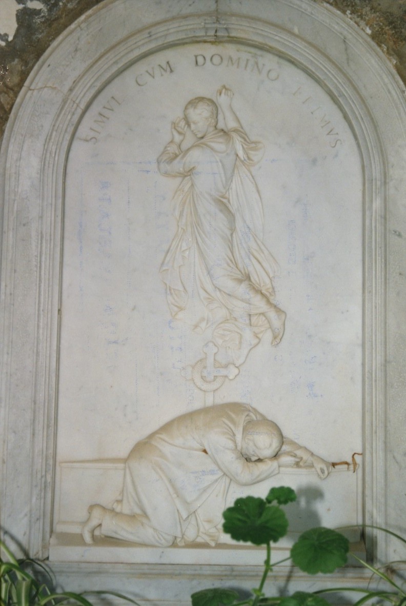 Don Francesco Serra piange la morte del figlio Don Cosimo (lapide tombale) di Fabj Altini Francesco (terzo quarto sec. XIX)