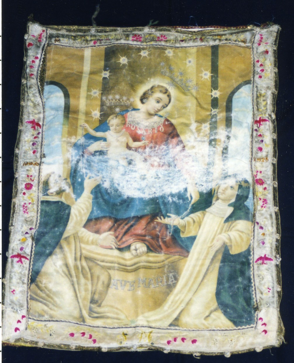 Madonna del Rosario con San Domenico e Santa Caterina da Siena (stendardo) - ambito italiano (primo quarto sec. XX)