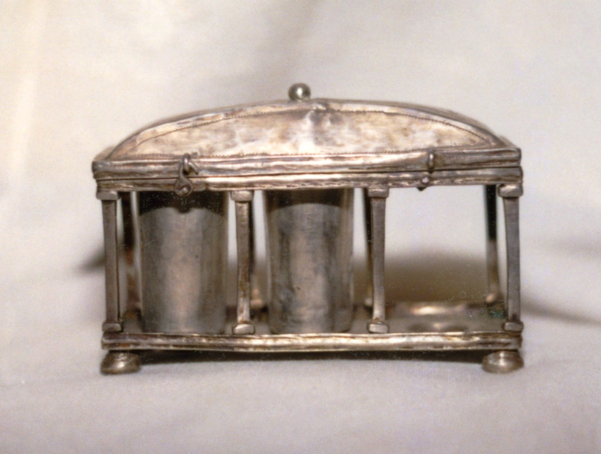 custodia - di vasetti per oli santi - bottega sarda (metà sec. XVII)